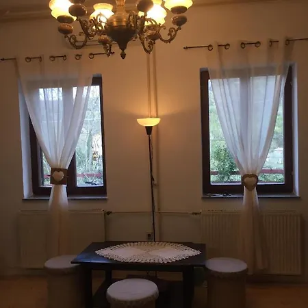 Dedo, Salara Apartment