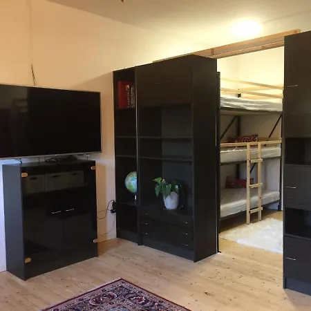 Dedo, Salara Apartment